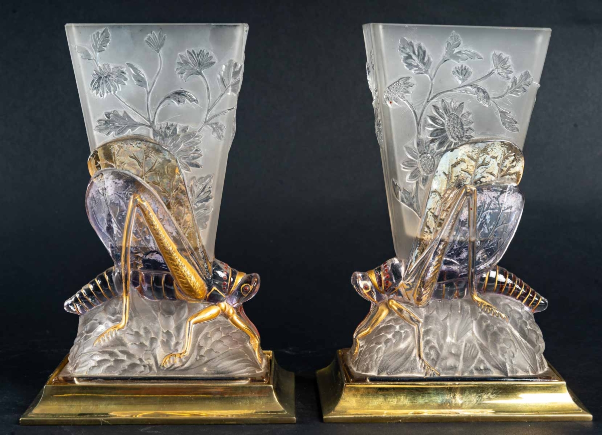 Paire de vases de la cristallerie de Baccarat à décors de sauterelles, 1878|Paire de vases de la cristallerie de Baccarat à décors de sauterelles, 1878|||||||||||||