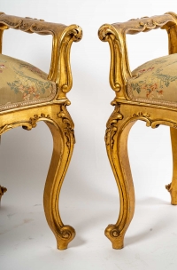 Paire de banquettes en bois sculpté et doré fin XIXème siècle