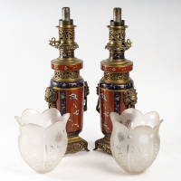 Rare paire de lampes à gaz émaillé dans le goût chinois, travail d&#039;époque, XIXème siècle