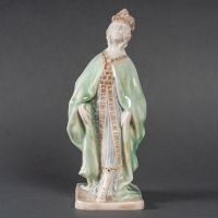 Statuette en porcelaine à couverte émaillée blanc et turquoise, intitulée &quot;Princesse Irène&quot;, signée Mougin, Nancy, début du XXe siècle.