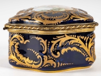 Petite boîte en porcelaine de Sèvres, XIXème siècle, époque Napoléon III