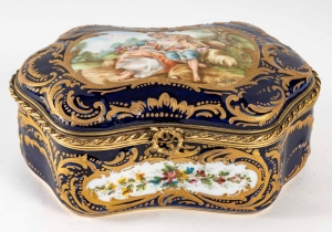 Petite boîte en porcelaine de Sèvres, XIXème siècle, époque Napoléon III|||||||