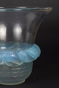 Vase « Piriac » verre opalescent patiné bleu de René LALIQUE