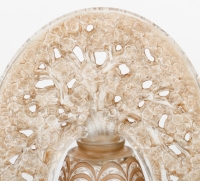 Flacon « Bouchon Fleurs de Pommiers » verre blanc patiné sépia de René LALIQUE