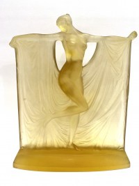 Statuette &quot;Suzanne&quot; verre jaune de René LALIQUE