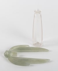Flacon tiare « Eucalyptus » verre blanc patiné vert clair de René LALIQUE