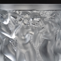 Lalique France, Vase Modèle  &quot;Bacchantes&quot;