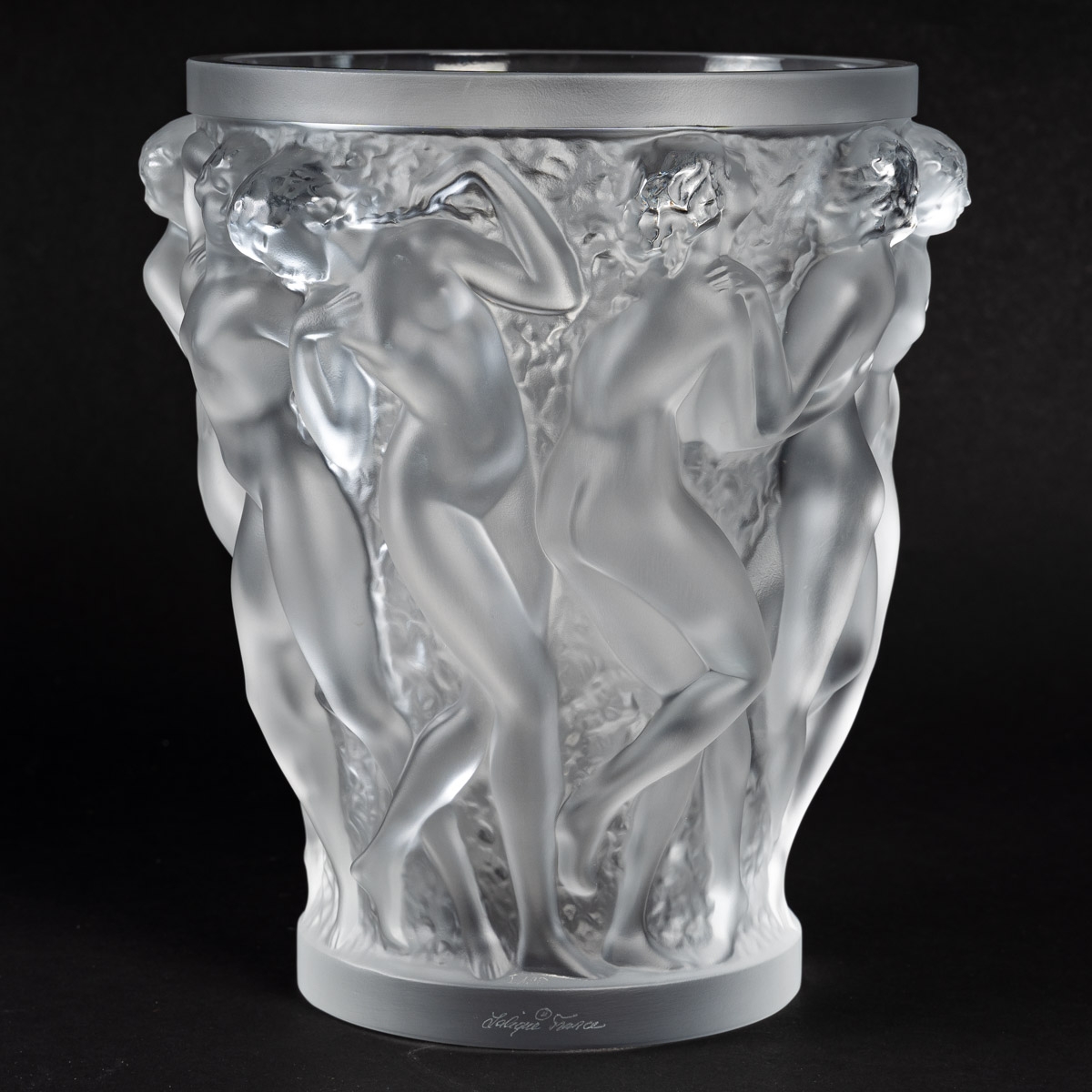 Lalique France, Vase Modèle  &quot;Bacchantes&quot;||||||||