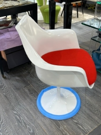 Knoll &amp; Eero Saarinen: Swivel armchair model &quot;Tulip&quot; created in 1956