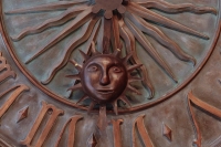 Paire de cadrans d’horloge en plâtre à décors de soleil et de lune.  XIXème siècle