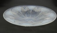 René Lalique coupe &quot;oeillet&quot; Opalescente