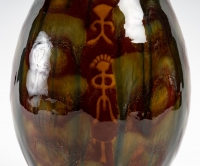 Vase en porcelaine de Sèvres à décor africaniste.