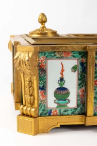 Encrier en bronze doré et plaques de porcelaine époque Napoléon III