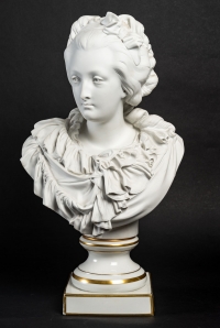 Buste d&#039;une Courtisane en biscuit, Albert-Ernest Carrier de Belleuse (1824 - 1887)