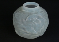René lalique : Vase &quot;Formose&quot; verre opalescent