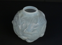 René lalique: Vase &quot;Formose&quot; opalescent glass