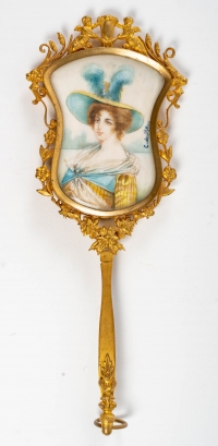Miroir à main en bronze ciselé et doré, XIXème siècle