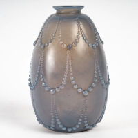 Vase « Perles » verre agate de René LALIQUE