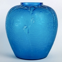 Vase &quot;Alicante&quot; verre bleu électrique de René LALIQUE