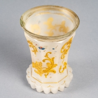Service en opaline blanc émaillé, XIXème siècle