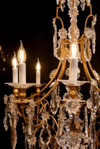 Cristalleries de Baccarat lustre de style Louis XVI en bronze doré et décor de cristal taillé vers 1860-1870