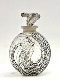 Flacon &quot;Serpent&quot; verre blanc patiné noir de René LALIQUE