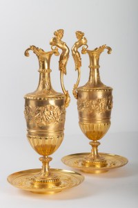 Paire d&#039;aiguières en bronze doré et ciselé, XIXème siècle