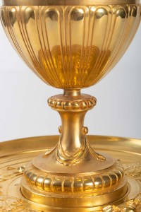 Paire d&#039;aiguières en bronze doré et ciselé, XIXème siècle