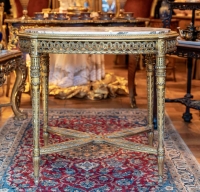 Table de milieu en bois doré, Louis XVI