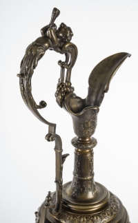 Importante Paire d’Aiguières en Bronze de Style Empire, Fin du XIXème Siècle ou Début du XXème Siècle.