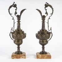 Importante Paire d’Aiguières en Bronze de Style Empire, Fin du XIXème Siècle ou Début du XXème Siècle.