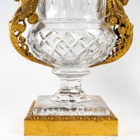 Paire d&#039;importants vases Médicis bronze doré et cristal