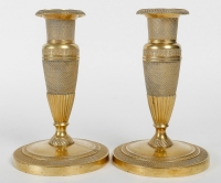 Paire de petits bougeoirs dit « Ragots » en bronze doré époque Empire vers 1810