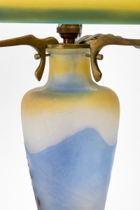 Émile GALLE (1846-1904) « Paysage Vosgien » Lampe en verre multicouches circa 1900
