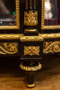 Rare Buffet vitrine en bois d&#039;acajou et bronze doré, style Henry Dasson, XIXème siècle