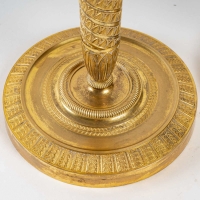 Paire de bougeoirs montés en lampes en bronze ciselé doré à décor de Rais de Cœurs d’époque Directoire vers 1798