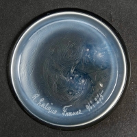 Cendrier « Deux Zéphyrs » verre opalescent patiné bleu de René LALIQUE