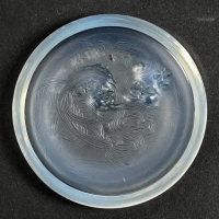 Cendrier « Deux Zéphyrs » verre opalescent patiné bleu de René LALIQUE