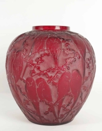 René Lalique : Vase &quot;Perruches&quot; rouge