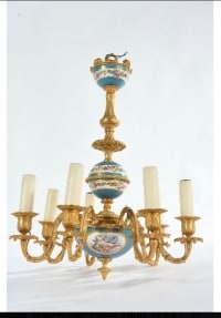Des Chérubins au plafond!-Délicieux petit lustre en bronze doré et porcelaine dans le goût de Sèvres.XIXe.