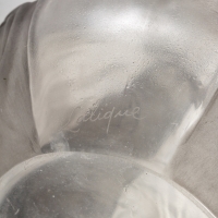 Carafe &quot;Sirènes et Grenouilles&quot; verre blanc patiné gris de René LALIQUE