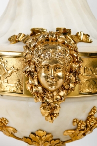 Paire d&#039;urnes en marbre blanc à cannelures et bronze doré montées en lampe d&#039;époque Napoléon III