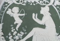 Paire de plaques en porcelaine de style Wedgwood fin XIXème siècle