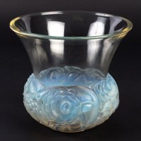 Vase « Renoncules » verre opalescent patiné gris de René LALIQUE