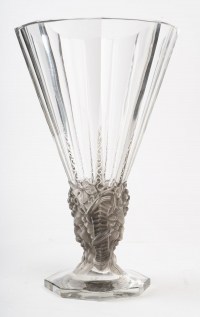 Vase « Faune » cristal blanc moulé-pressé, taillé et patiné gris de René LALIQUE