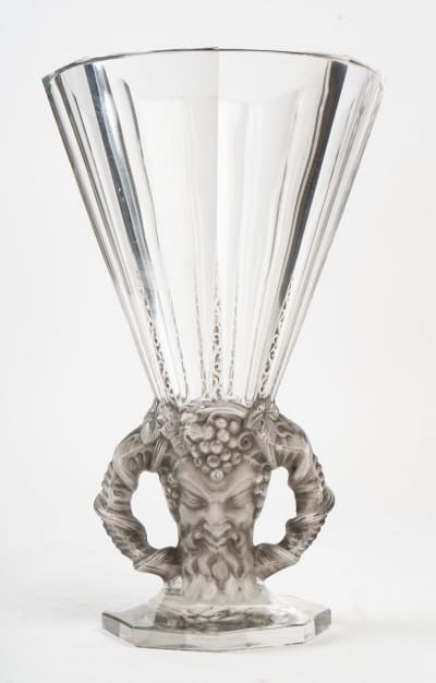 Vase « Faune » cristal blanc moulé-pressé, taillé et patiné gris de René LALIQUE||||||||