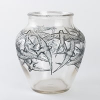 Vase « Hirondelles » verre blanc émaillé bleu de René LALIQUE