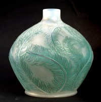 Vase « Plumes » verre opalescent double couche patiné vert de René LALIQUE