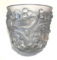 Vase « Avallon » verre blanc patiné bleu de René LALIQUE