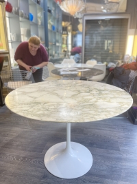 Eero SAARINEN for KNOLL : Dining table